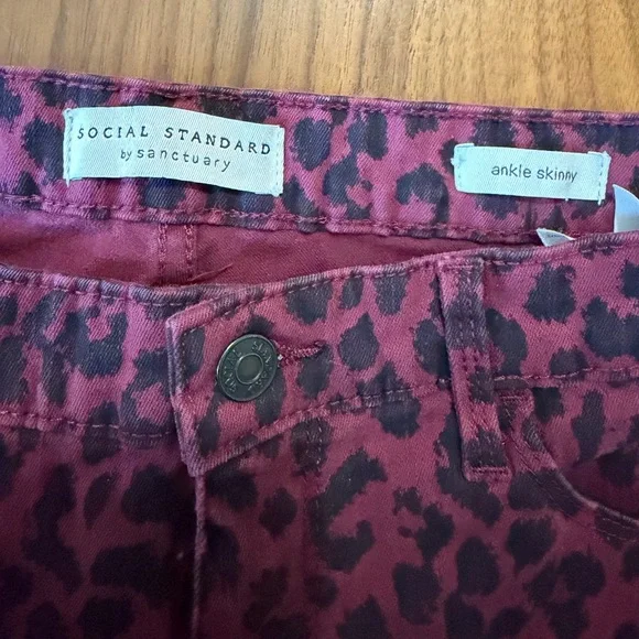 Social Standard by Sanctuary Ankle Jeans Animal Print Size 6 (SKU#G1) - Picture 8 of 8
